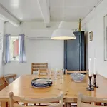 1 Bedroom Cozy In