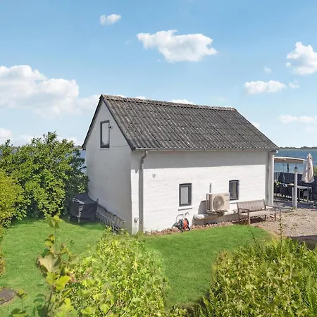 1 Bedroom Cozy In Holiday home